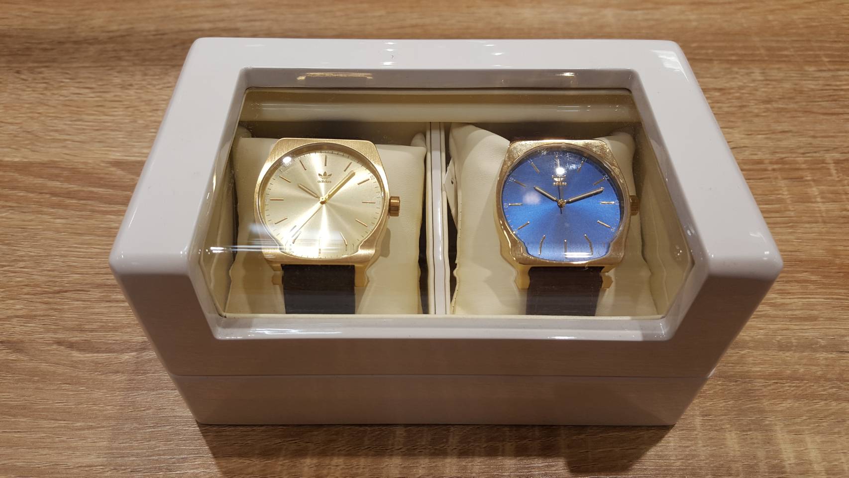おすすめの腕時計ケース・コレクションボックスをおしゃれ・持ち運び可能・大容量など種類別に紹介 | コラム | 【五十君商店公式】時計 の修理・オーバーホール専門サイト