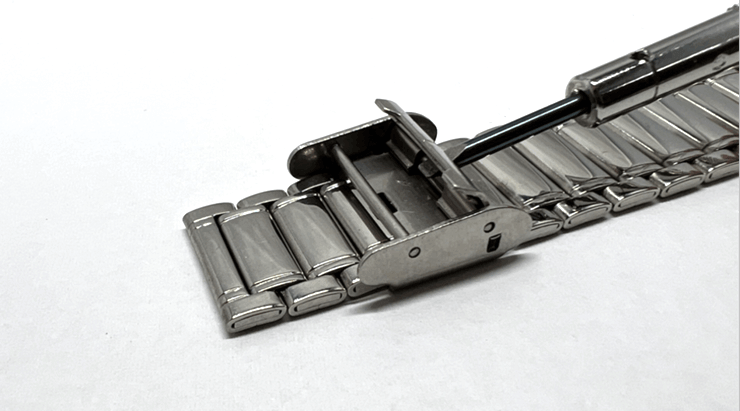 腕時計のベルト(バンド)調整はどこでする？自分でサイズ調整する方法も  